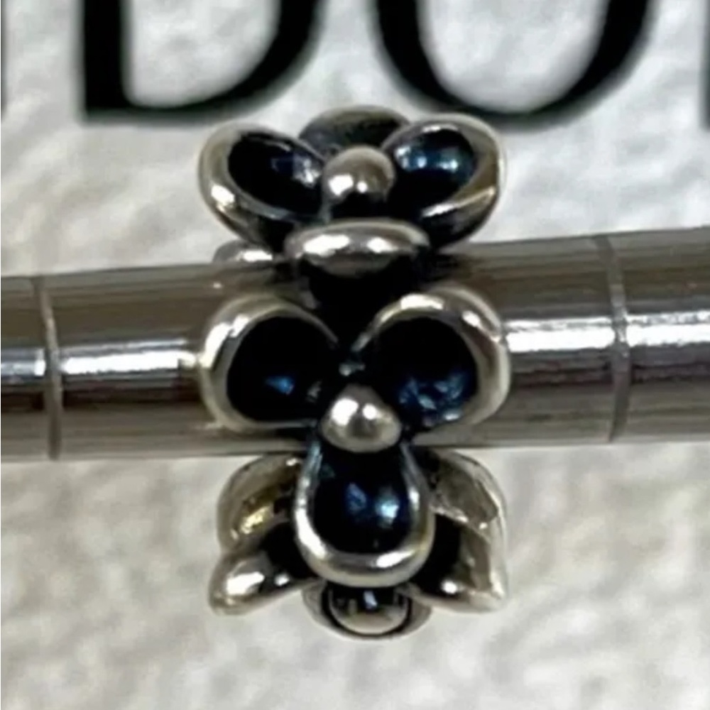 Pandora Wandaβs Garden pansy flower petals Sterling Silver spacer Retired